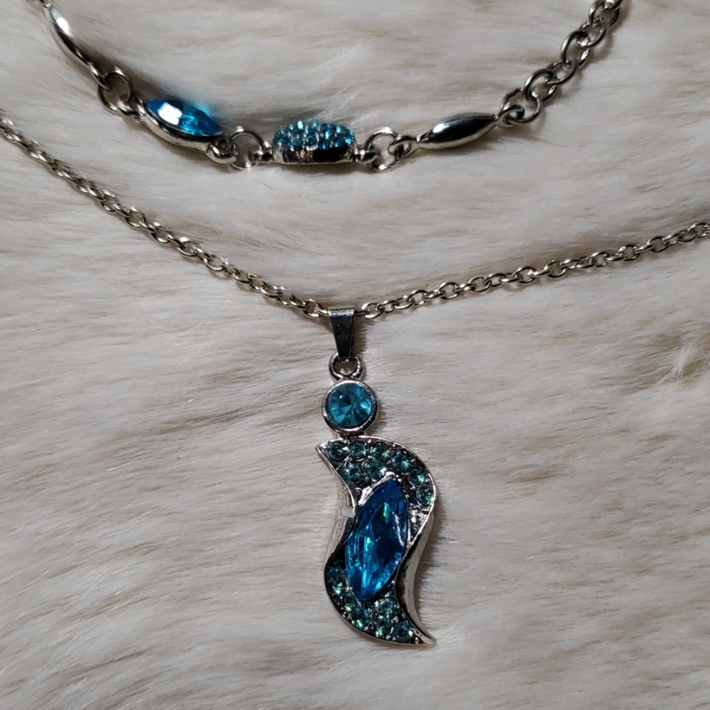 Earing, Necklace, Bracelet Set - Picture 2 of 6